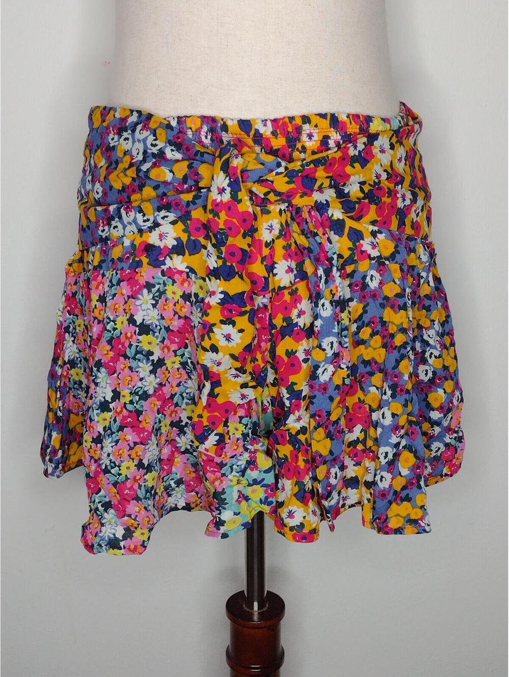 NWOT Patrons of Peace Women's Floral Shorts Size Medium